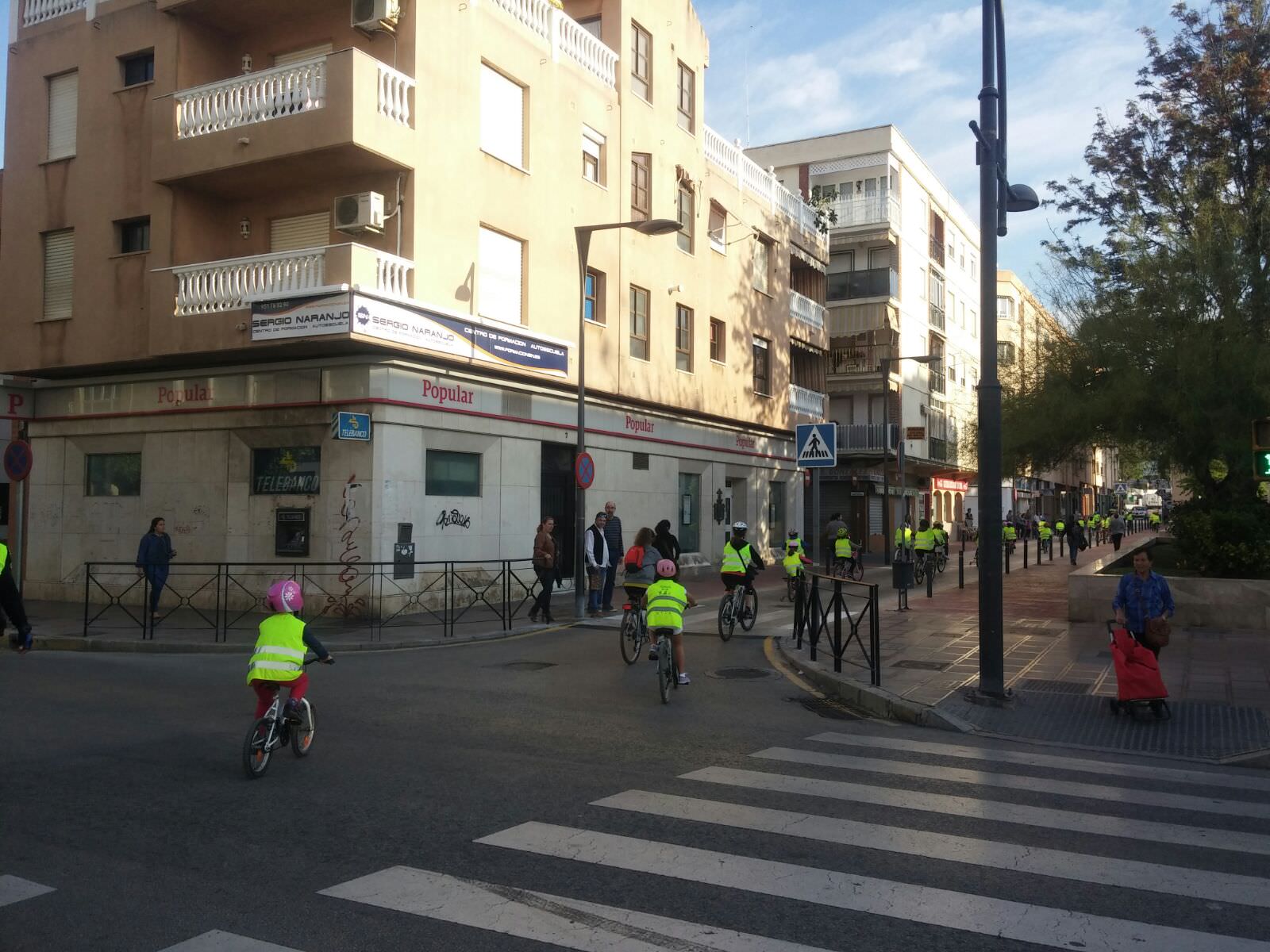 Caminos escolares para combatir la contaminación y fomentar la movilidad sostenible.
